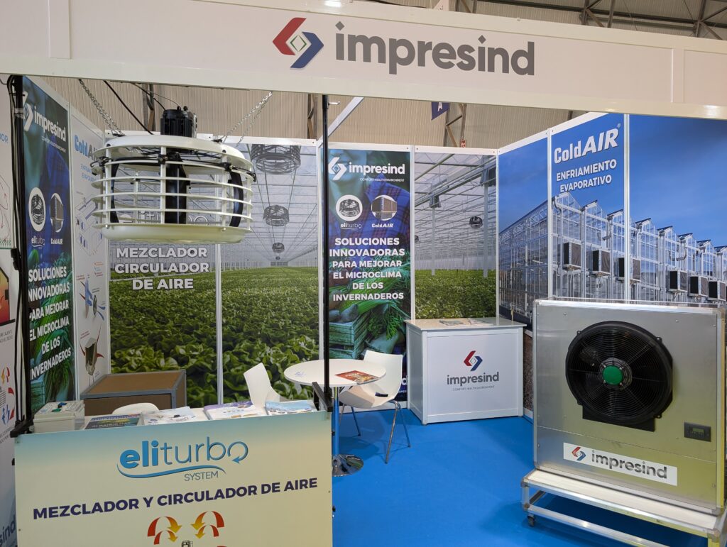Vinilo reposicionable en paredes y mostradores de stands modulares en Infoagro 2025
